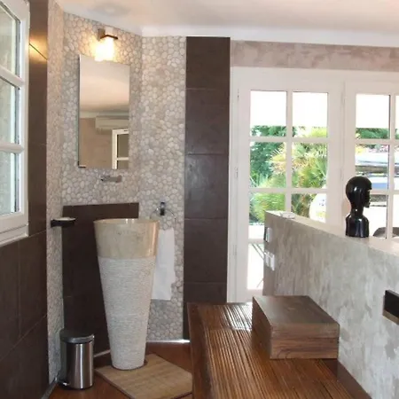 Capleouna-manou Βίλα